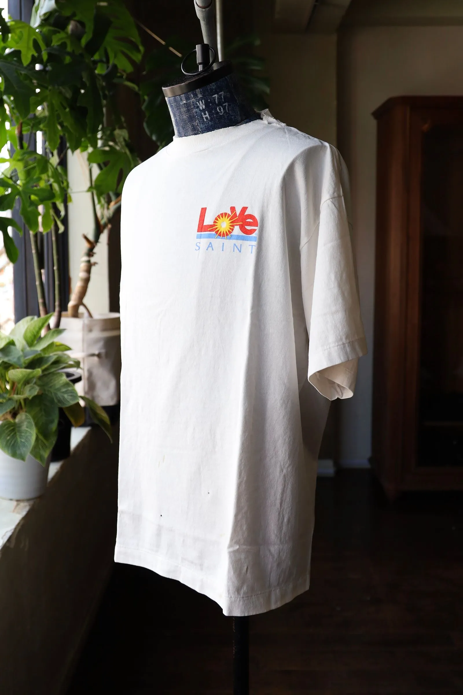 SAINT Mxxxxxx 25SS LOVE_SS TEE/WHT LOVE little sun destroyed washed and distressed short sleeves off-white S-XL rainbow OE yarn original identical tube woven side seam fabric re-washed distressed craftsmanship with cut and damaged holes original consistent main mark/wash mark/little angel anti-counterfeiting mark
